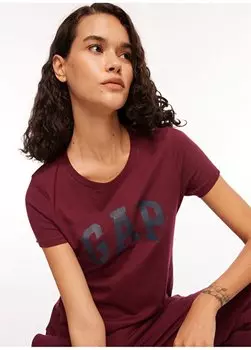 Бордово-красная женская футболка с круглым вырезом с принтом 268820 Gap, красный