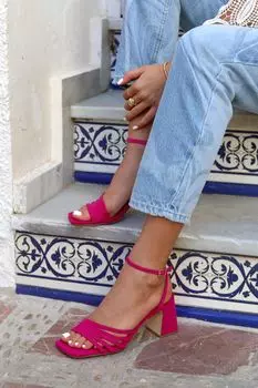 Босоножки Aronia на блочном каблуке и ремешках Linzi, розовый