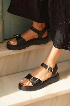 Босоножки Comet на платформе с декоративной пряжкой Linzi, черный