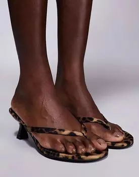 Босоножки Evermore на каблуке-стринге с леопардовым принтом Public Desire