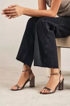 Босоножки Forever Comfort на блочном каблуке Next, серебряный