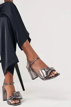 Босоножки Forever Comfort на блочном каблуке с бантом Next, серебряный