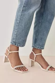Босоножки Forever Comfort на блочном каблуке со стразами Next
