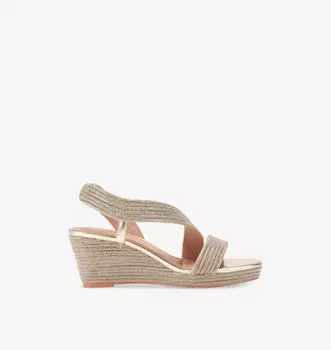 Босоножки Gala 70 с плетеным каблуком-танкеткой и эффектом веревки, украшенные драгоценными камнями Carvela, золотой