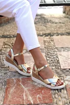 Босоножки Infinate на танкетке с соединенными ремешками спереди Linzi, желтый