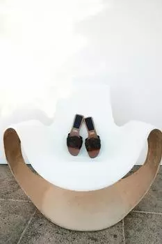 Босоножки из плоской тисненой кожи ZARA, цвет Chocolate Brown