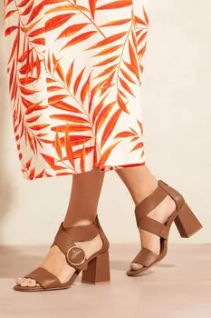 Босоножки на блочном каблуке и кроссовере Love & Roses, коричневый