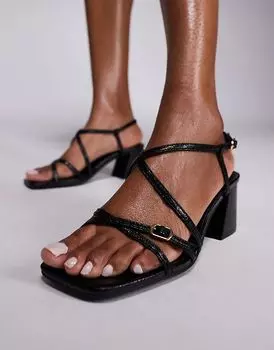 Босоножки на блочном каблуке с ремешками черного цвета River Island