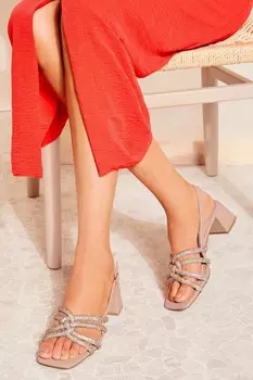 Босоножки на блочном каблуке с ремешком и декором Friends Like These, розовый