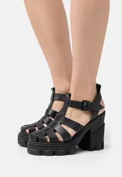 Босоножки на каблуке Bronx, черный