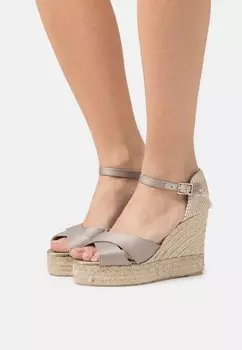 Босоножки на каблуке Castaer