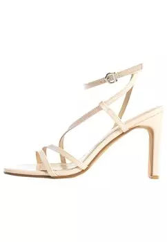 Босоножки на каблуке Celena