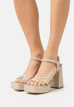 Босоножки на каблуке Menbur