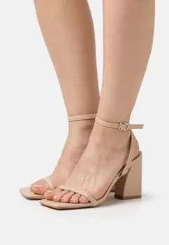 Босоножки на каблуке RAID