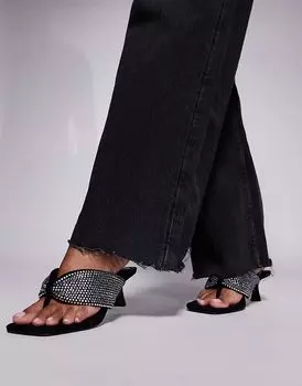 Босоножки на каблуке-ремешке с отделкой стразами черного цвета River Island