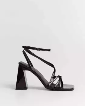 Босоножки на каблуке с тонкими перекрещивающимися ремешками и квадратным носком Mim, бордовый