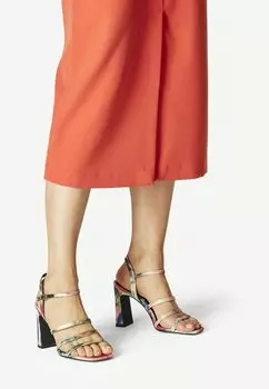 Босоножки на каблуке Tamaris