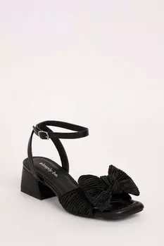 Босоножки на низком каблуке с плиссированным бантом Simply Be, черный