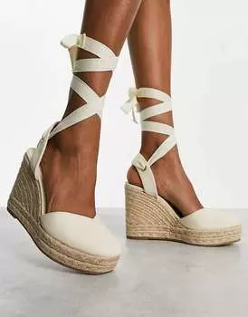 Босоножки на платформе с закрытым носком Stradivarius цвета экрю