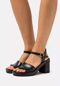 Босоножки на платформе Tamaris, черный