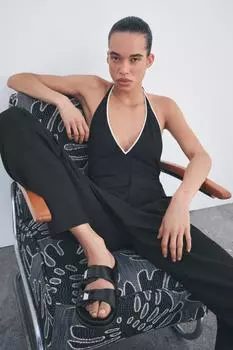 Босоножки на плоской подошве с металлическими деталями ZARA, черный