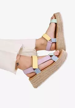 Босоножки на танкетке Bosanova