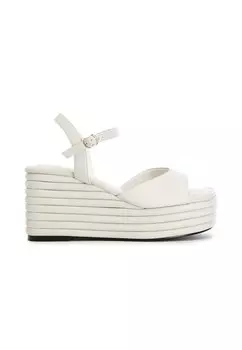 Босоножки на танкетке CAFNOIR, молочный