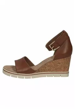 Босоножки на танкетке Caprice