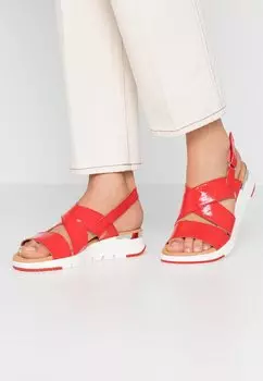 Босоножки на танкетке Caprice, цвет chili