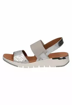 Босоножки на танкетке Caprice, цвет silver