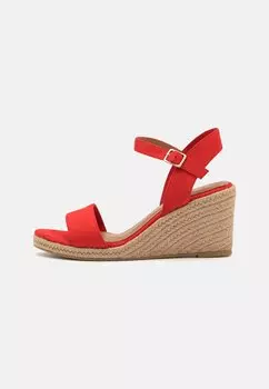 Босоножки на танкетке Espadrillas Tamaris, красный