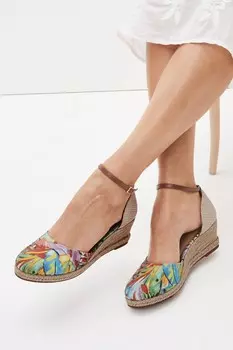 Босоножки на танкетке Forever Comfort с закрытыми носками Next