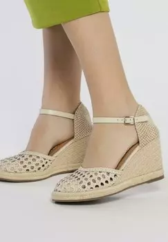 Босоножки на танкетке Gioseppo, крем