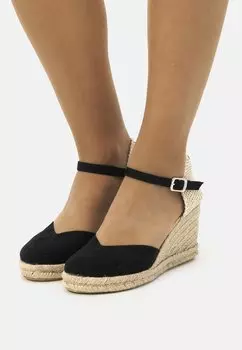 Босоножки на танкетке mtng, черный