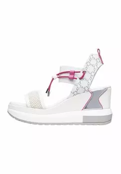 Босоножки на танкетке NeroGiardini, белый