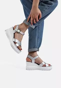 Босоножки на танкетке Queen Helena