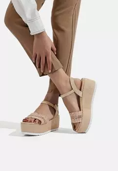 Босоножки на танкетке Queen Helena