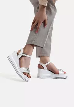 Босоножки на танкетке Queen Helena, белый