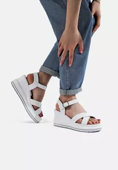 Босоножки на танкетке Queen Helena, белый