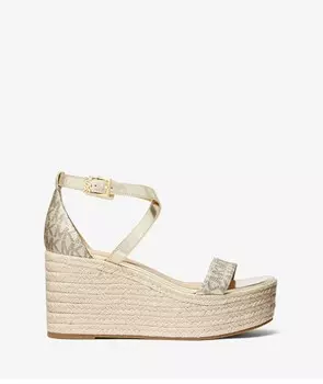 Босоножки на танкетке с металлическим логотипом и искусственной кожей Michael Kors Michael Serena, светло-золотой