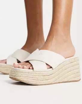 Босоножки на танкетке с перекрестными ремешками ASOS DESIGN Teddy 2 из натуральной ткани