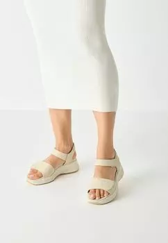 Босоножки на танкетке Sandali con plateau Tamaris, бежевый