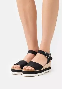 Босоножки на танкетке TOMS, черный