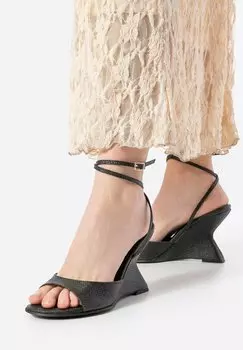 Босоножки на танкетке WITTCHEN, черный