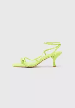 Босоножки на высоком каблуке AUGUUST Call it Spring, зеленый