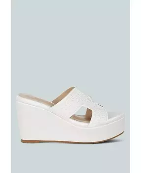 Босоножки Renier Satin с отделкой из жемчуга на танкетке London Rag, белый