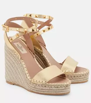 Босоножки rockstud на танкетке из металлизированной кожи Valentino Garavani, металлический