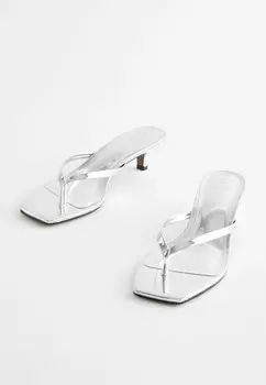 Босоножки с носком SIGNATURE TOE POST REGULAR FIT Next, серебро