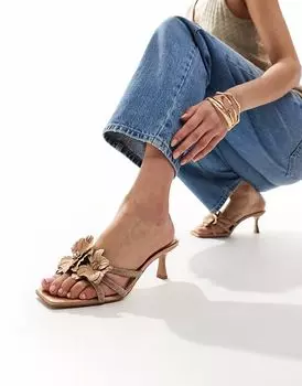 Босоножки Stradivarius на каблуке с цветочным узором бежевого цвета