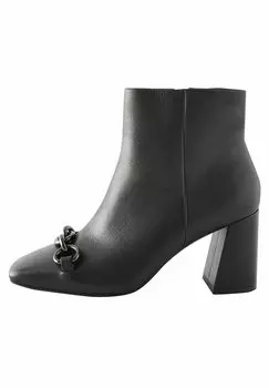 Ботильоны FOREVER COMFORT With MOTIONFLEX CHAIN DETAIL SQUARE TOE Next, черный
